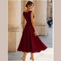 Robe midi à encolure froncée