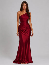 Robe longue en satin à col carré
