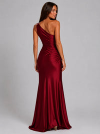 Robe longue en satin à col carré