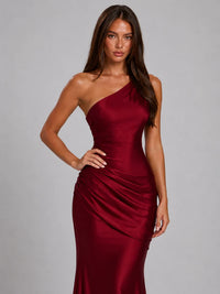 Robe longue en satin à col carré