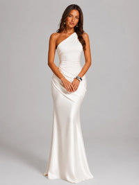 Robe longue en satin à col carré