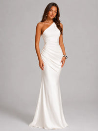 Robe longue en satin à col carré
