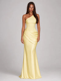 Robe longue en satin à col carré