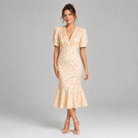 Robe midi fleurie à décolleté plongeant en V