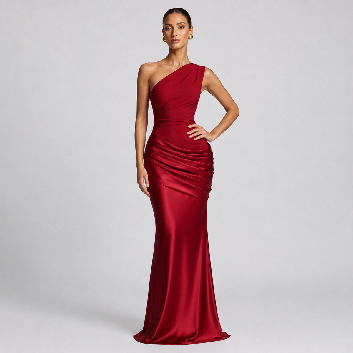 Robe longue en satin à col carré