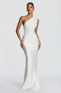 Robe longue en satin à col carré