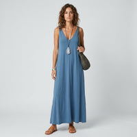 Robe longue à bretelles décolletée