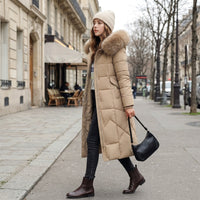 Manteau matelassé long à capuche bordée de fourrure
