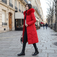 Manteau matelassé long à capuche bordée de fourrure