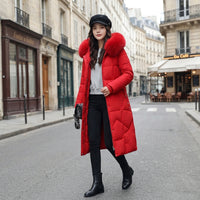 Manteau matelassé long à capuche bordée de fourrure