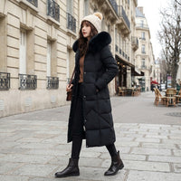 Manteau matelassé long à capuche bordée de fourrure