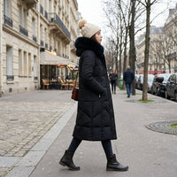 Manteau matelassé long à capuche bordée de fourrure