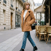 Veste courte en fausse fourrure effet mouton