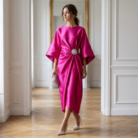 Robe midi Montarello en satin à manches chauve-souris