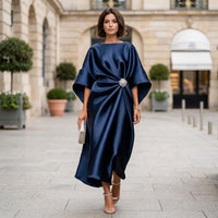 Robe midi Montarello en satin à manches chauve-souris