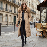Manteau matelassé long à capuche bordée de fourrure