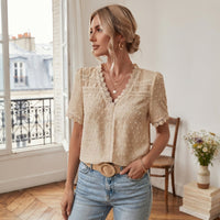 Blouse à col en V et finitions en dentelle