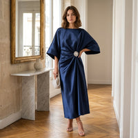 Robe midi Montarello en satin à manches chauve-souris