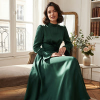 Robe longue en satin à manches bouffantes