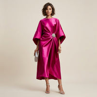 Robe midi Montarello en satin à manches chauve-souris