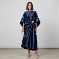 Robe midi Montarello en satin à manches chauve-souris