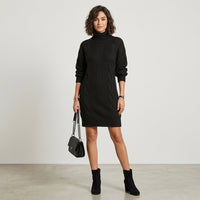 Pull à col roulé et motif géométrique, coupe ajustée