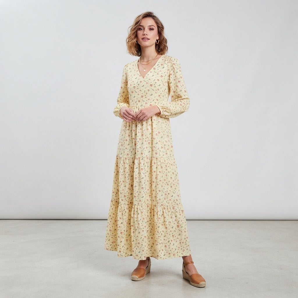 Robe longue bohème à motifs floraux sur fond noir