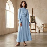 Robe longue en satin à manches bouffantes