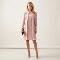 Ensemble robe en dentelle et gilet