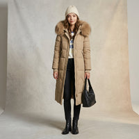 Manteau matelassé long à capuche bordée de fourrure