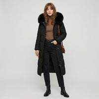 Manteau matelassé long à capuche bordée de fourrure