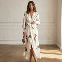 Robe midi portefeuille en satin à motif floral