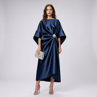 Robe midi Montarello en satin à manches chauve-souris