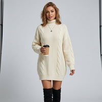 Pull à col roulé et motif géométrique, coupe ajustée