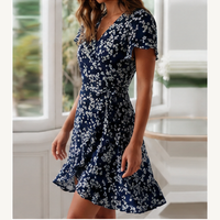 Robe courte portefeuille verte à fleurs