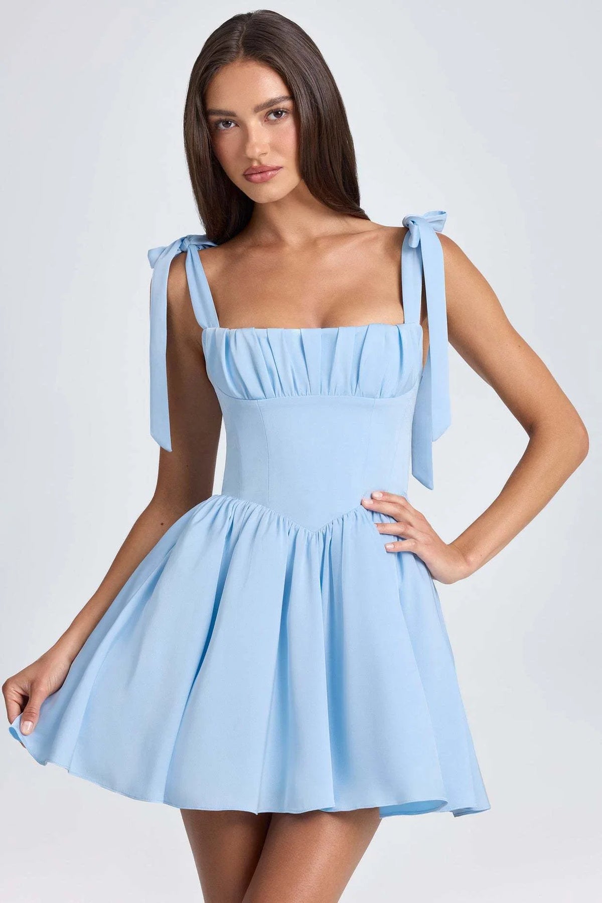 Robe mini corset à épaulettes nouées
