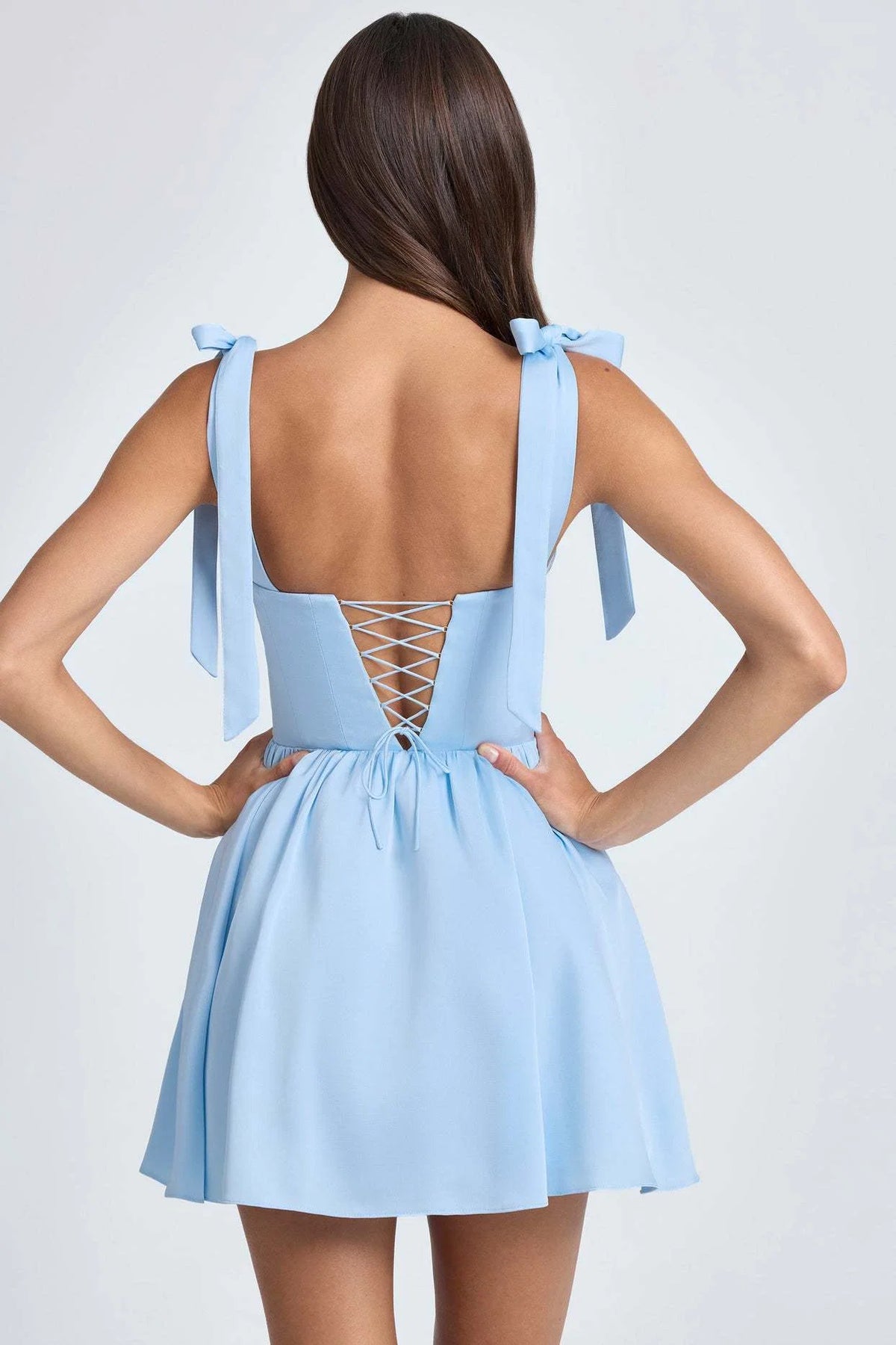 Robe mini corset à épaulettes nouées