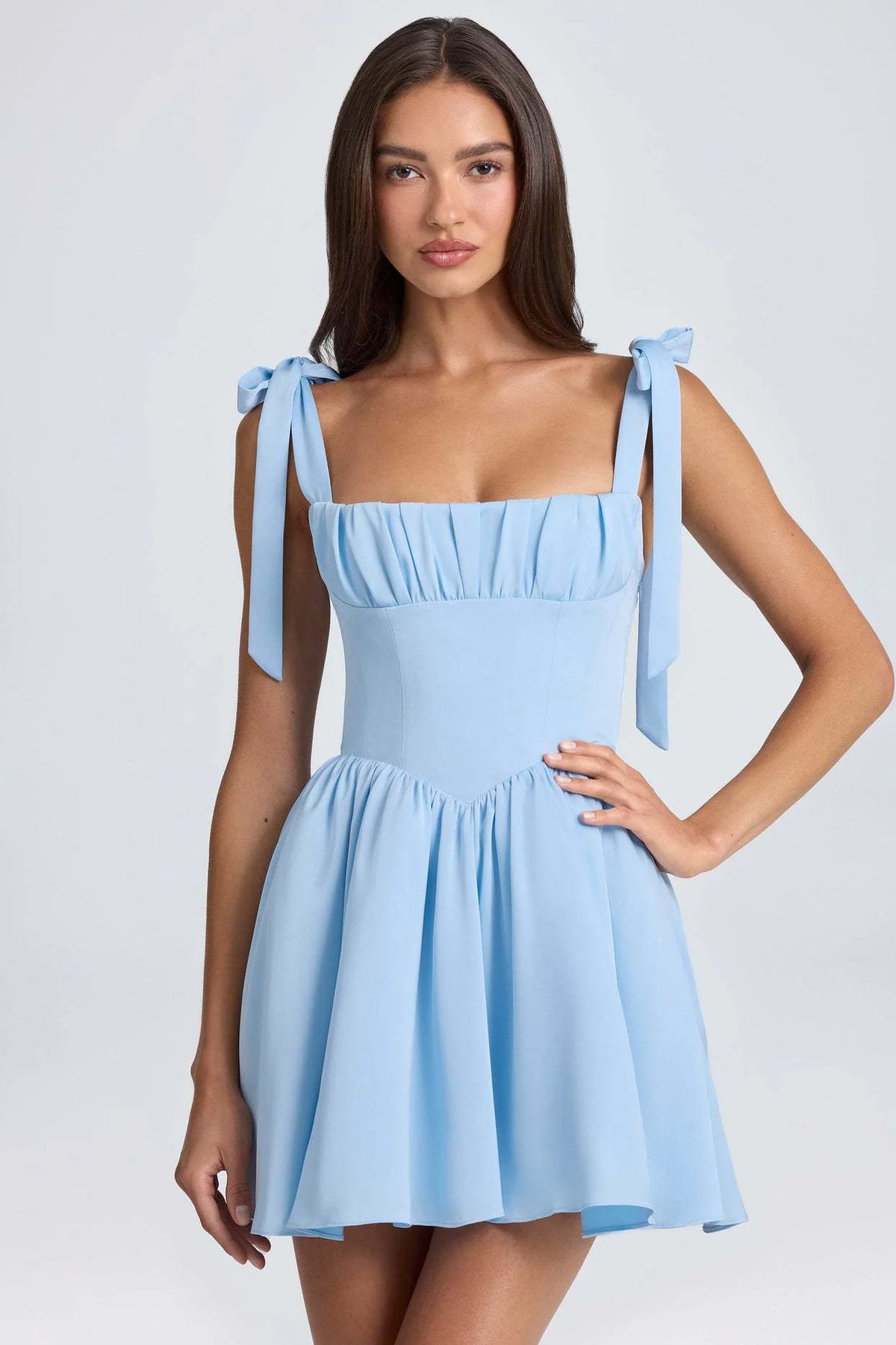 Robe mini corset à épaulettes nouées