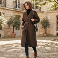 Manteau long à revers ceinturé