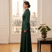 Robe longue en satin à manches bouffantes
