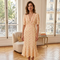 Robe midi fleurie à décolleté plongeant en V