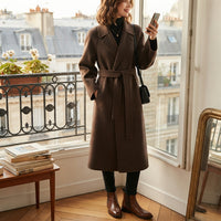 Manteau long à revers ceinturé