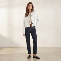 Veste courte boutonnée à coupe carrée