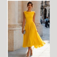 Robe midi à encolure froncée