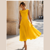 Robe midi à encolure froncée