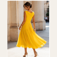 Robe midi à encolure froncée