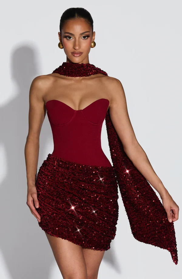 Robe courte ornée de perles